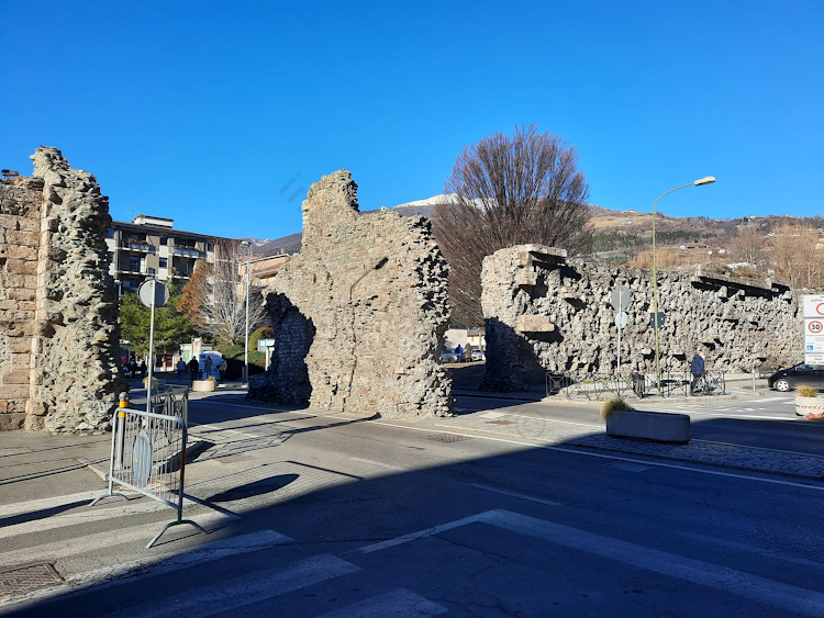 The Roman walls of Aosta