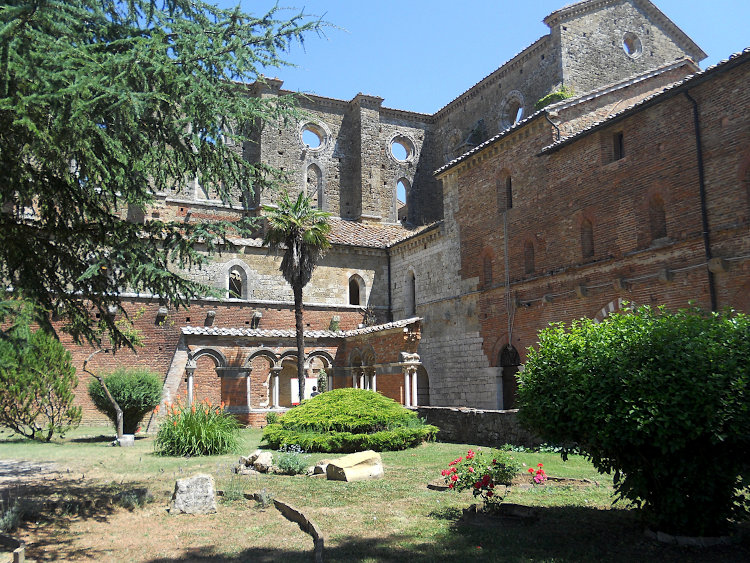 Chiostro dell'Abbazia di San Galgano