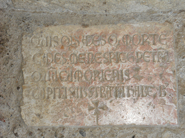 Lapide con croce patente, Rotonda di Montesiepi
