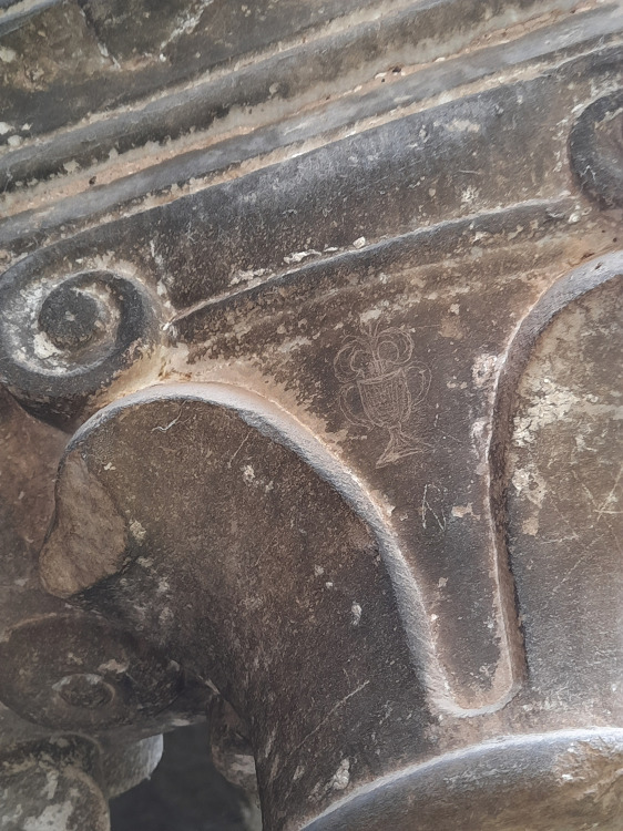 Capitello con il Graal a Valvisciolo