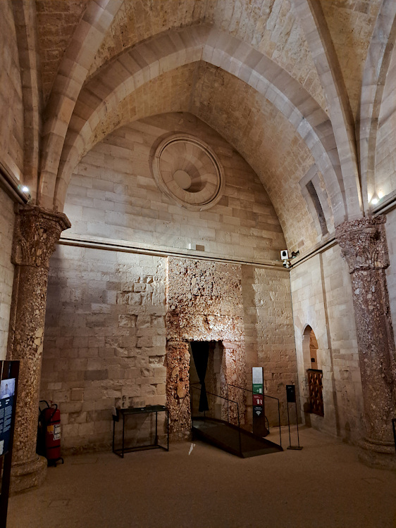 Una sala di Castel del Monte
