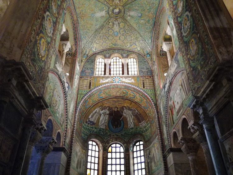 Interni San Vitale a Ravenna