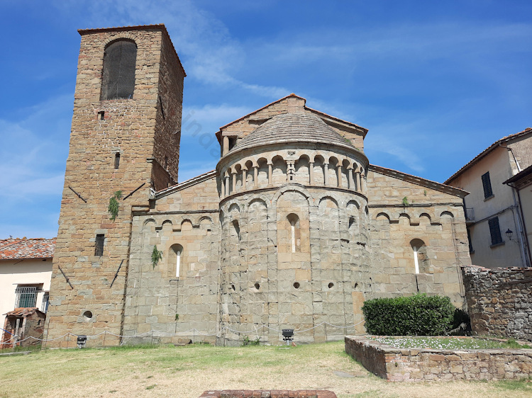 Abside esterna della Pieve di Gropina