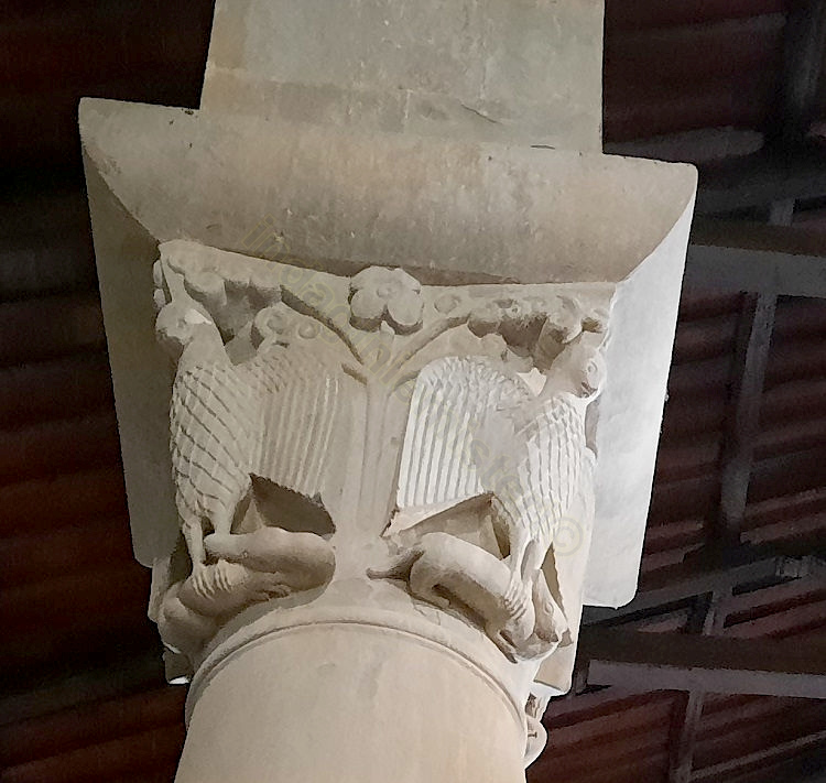 Capitello con aquile nella Pieve di Gropina