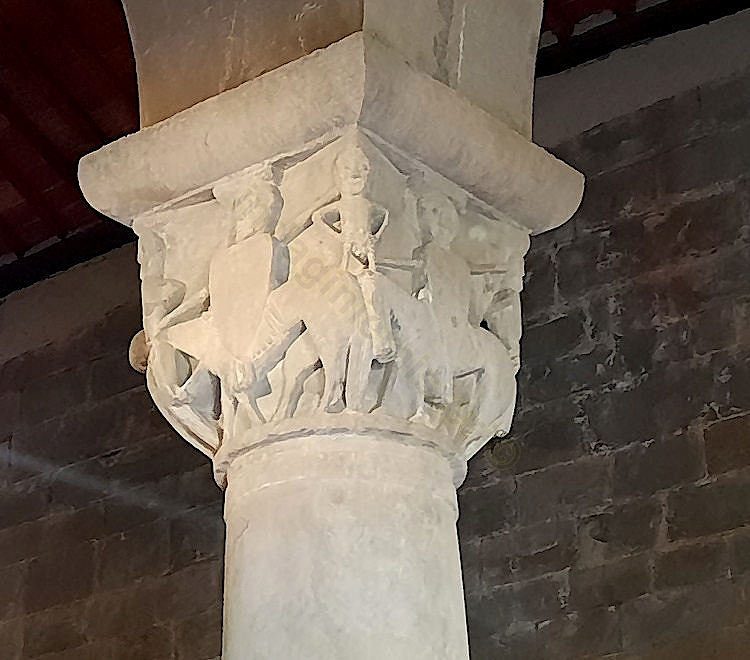 Capitello con cavalieri nella Pieve di Gropina