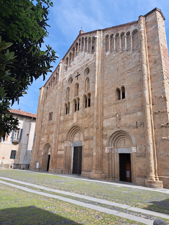 La facciata di San Michele Maggiore a Pavia