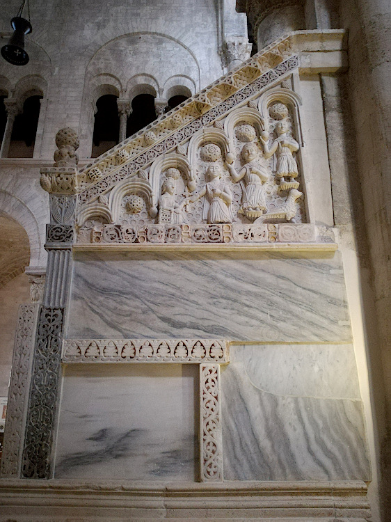 La lastra degli Svevi a Bitonto