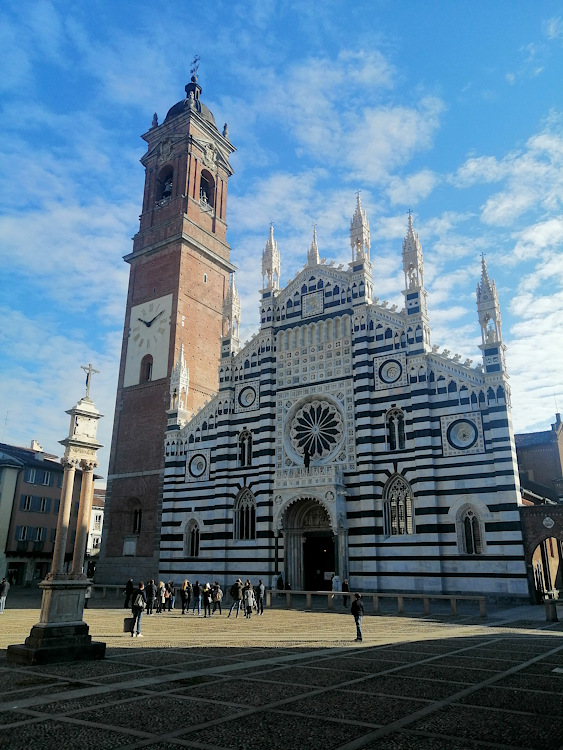 La facciata del Duomo di San Giovanni a Monza