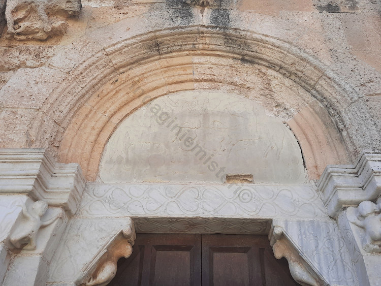 Il portale romanico della basilica