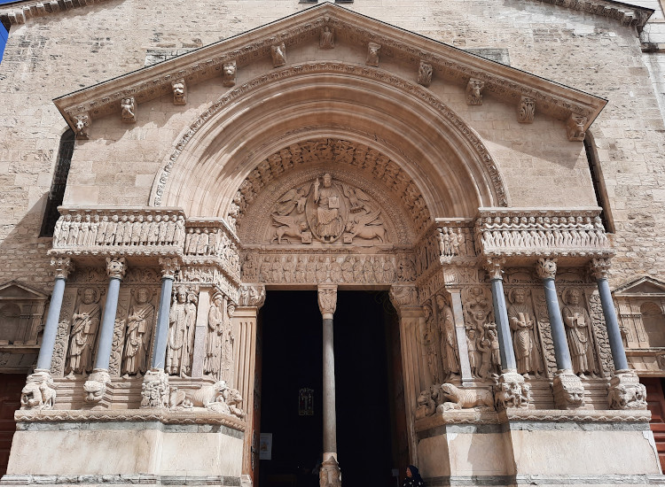 la cattedrale di Saint-Trophime