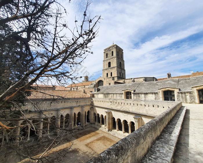 la cattedrale di Saint-Trophime