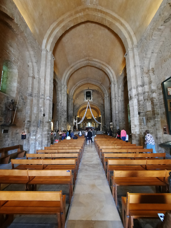 Interni di Notre-Dame-de-la-Mer