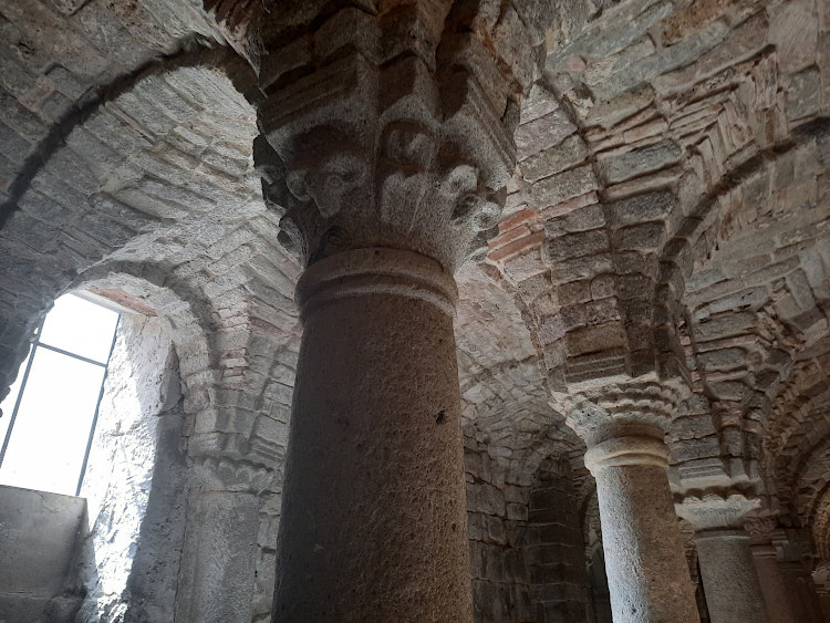 Capitello con protomi