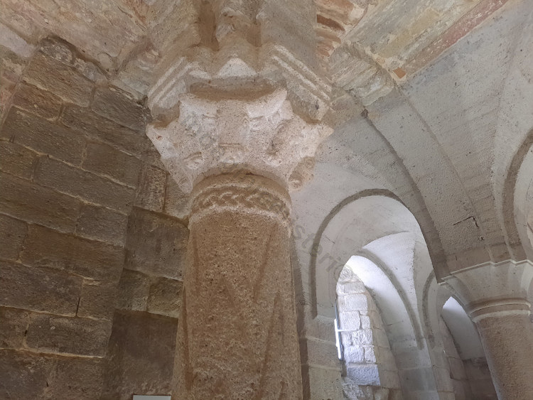 Capitello con protomi