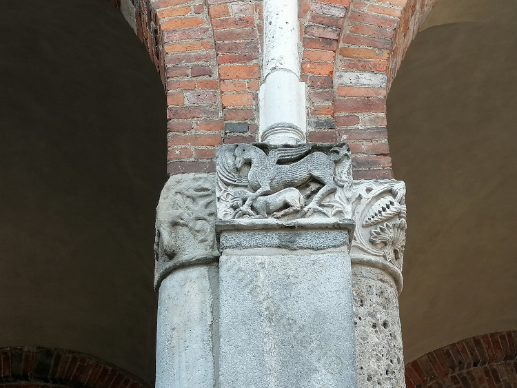 Grifone in Sant'Ambrogio a Milano