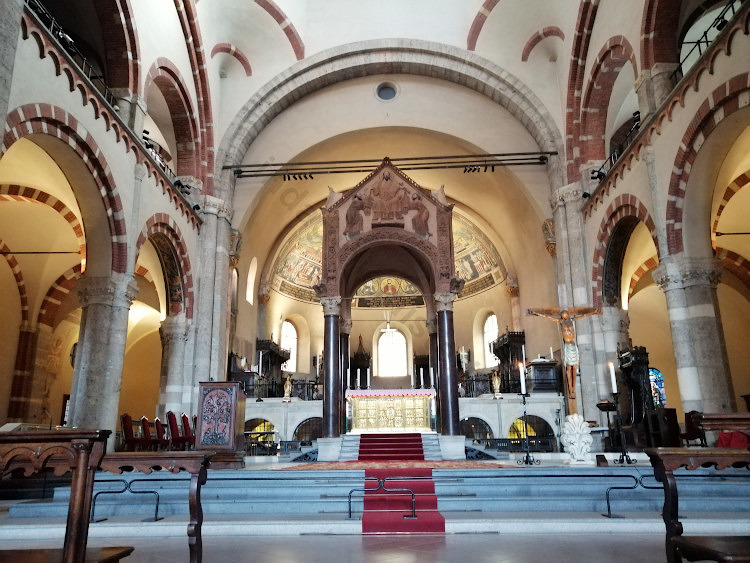 L'altare maggiore di Vuolvino nella basilica di Sant'Ambrogio