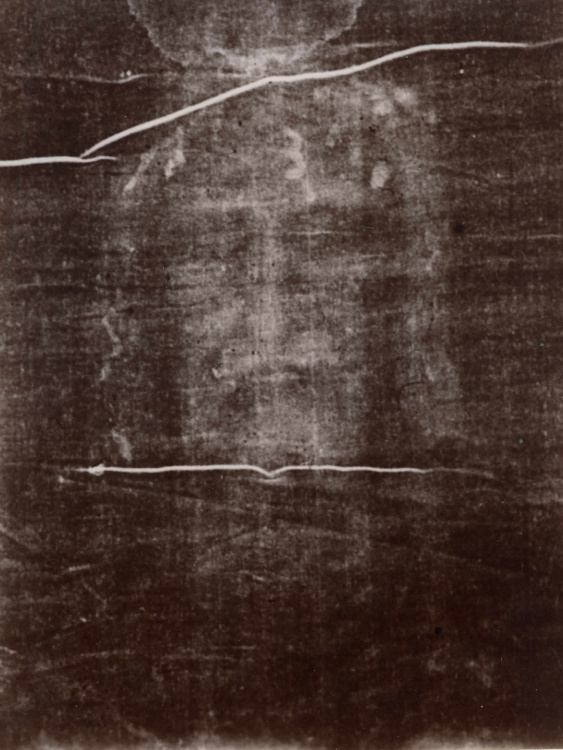 La prima fotografia della Sindone a cura di Secondo Pia nel 1898