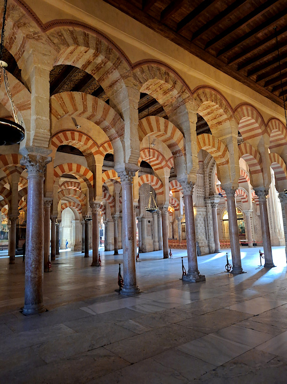 Gli interni della Mezquita di Cordova