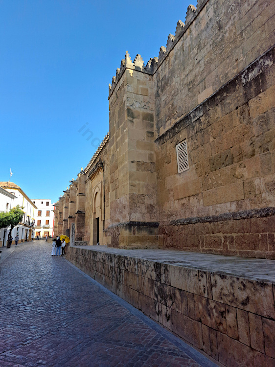 Una veduta laterale della Mezquita di Cordova