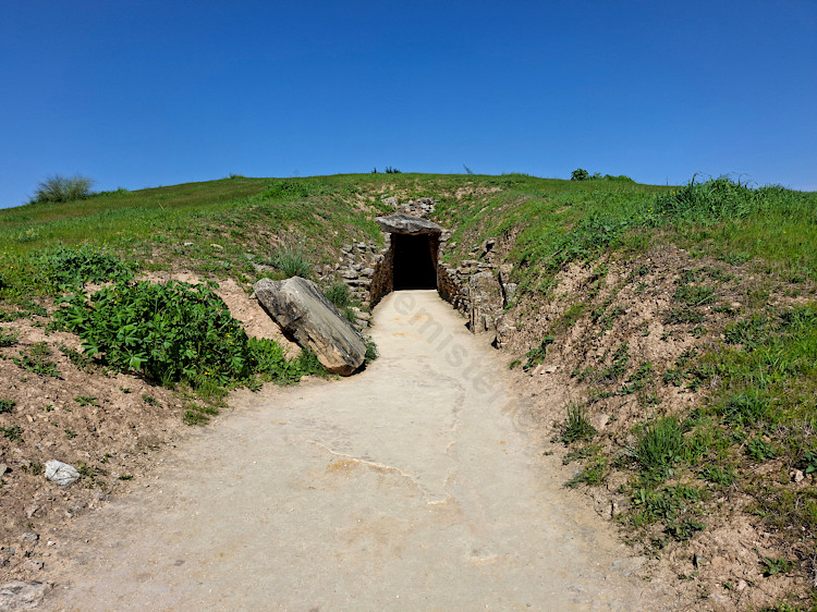 L'ingresso del tholos di El Romeral