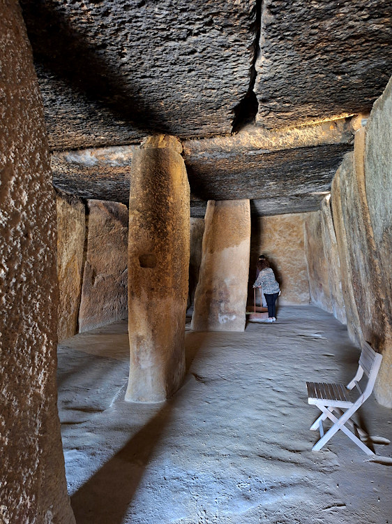 L'interno del dolmen di Menga ad Antequera