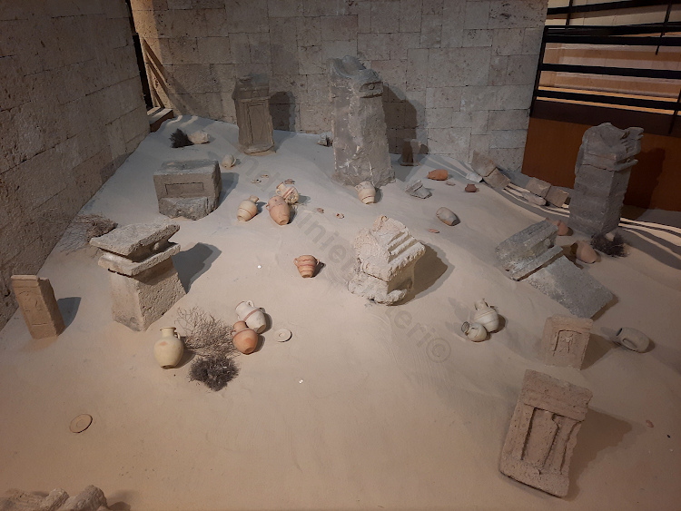Ricostruzione del tofet di Tharros al Museo archeologico nazionale di Cagliari