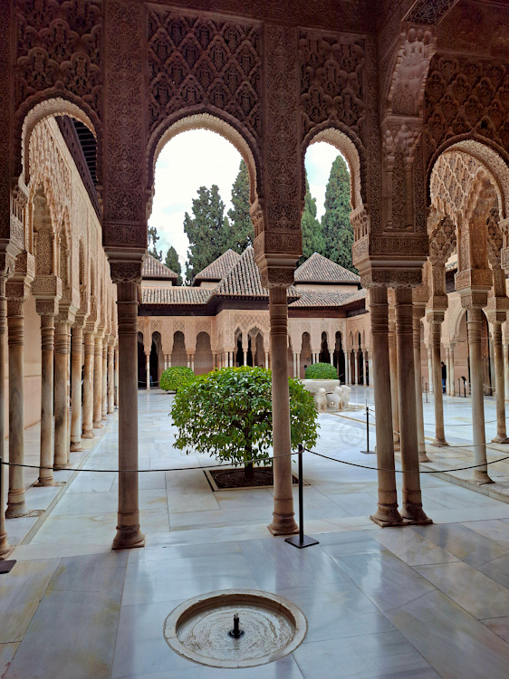 Veduta del Patio de los Leones nell'Alhambra