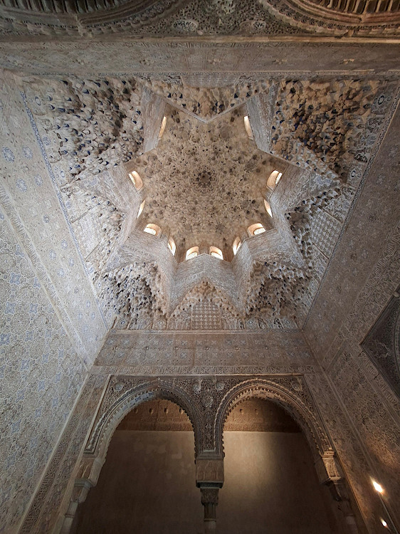 La cupola a muqarnas della Sala de los Abencerrajes nell'Alhambra